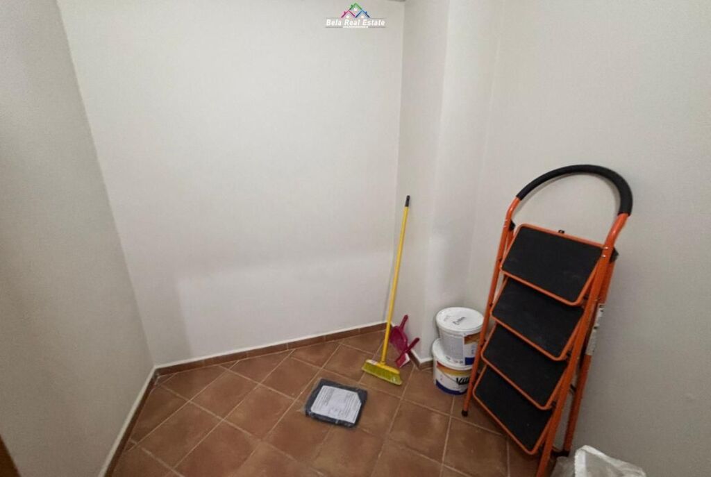 Zyre Me Qera tek Komuna e Parisit ( ID BZ2869) Tirane