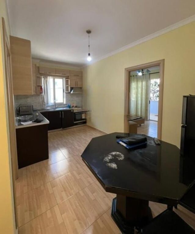 Apartament 2+1, për Shitje ne zonën e Freskut