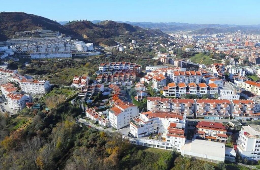SHITET, TRIPLEX, KODRA E DIELLIT, TIRANE  ID: 530581010-79