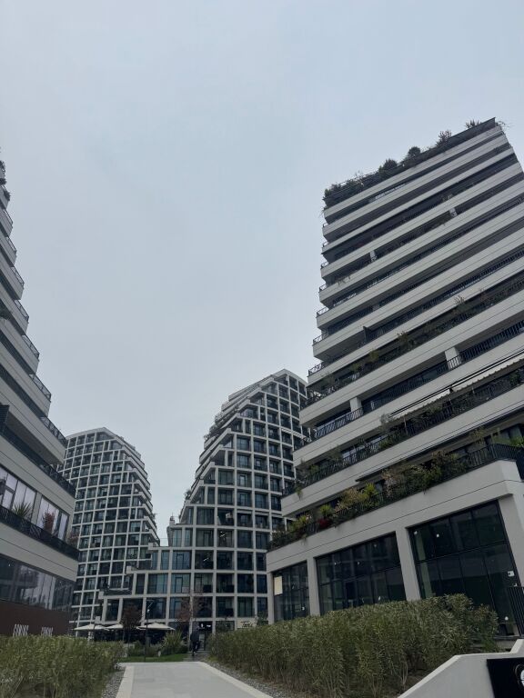 Zyrë për qira në Lake View Residences – Okazion