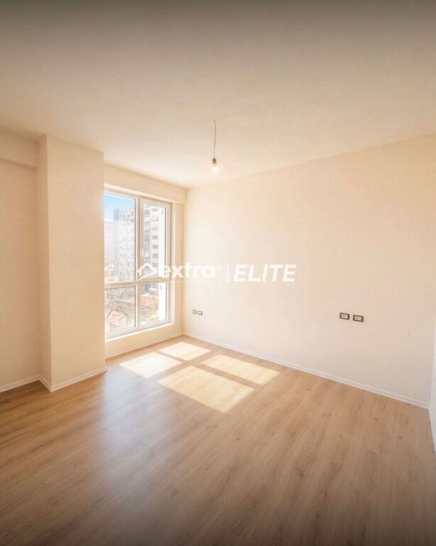 Shitet Apartament 3+1+2 Komuna e Parisit, Tiranë