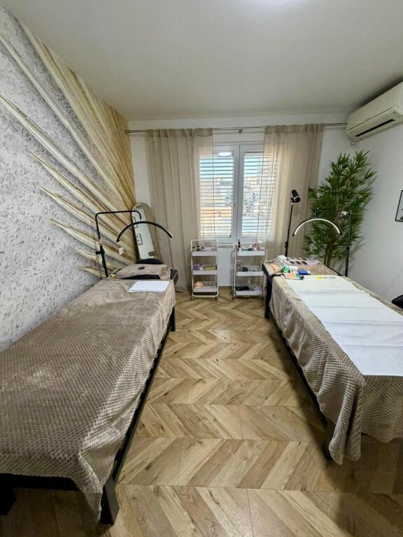 SHITET BIZNES ESTETIKE , KOMUNA E PARISIT