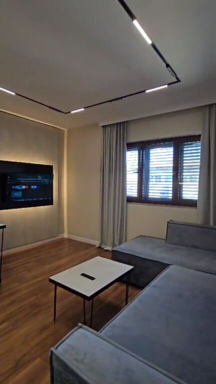 Shitet apartament 1+1 në Komunës e Parisit.