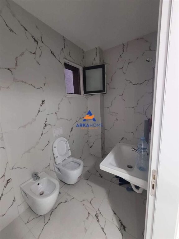LOCALE IN AFFITTO 100M2 "VICINO AL TRIBUNALE DI PRIMO GRADO E ALL'OSPEDALE MILITARE" 800 EURO