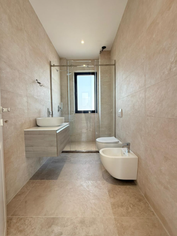 🏡 Vilë Luksoze me Pishinë për Shitje – Mjull Bathore, pranë Tirana East Gate
