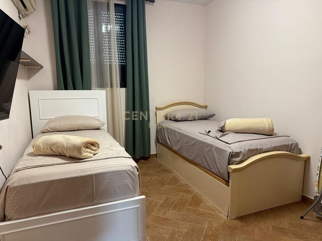 Duplex 2+1+2 me verandë për shitje – Rruga e Durrësit, Tiranë
