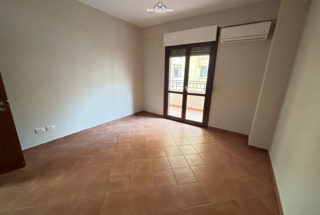 Zyre Me Qera tek Komuna e Parisit ( ID BZ2869) Tirane