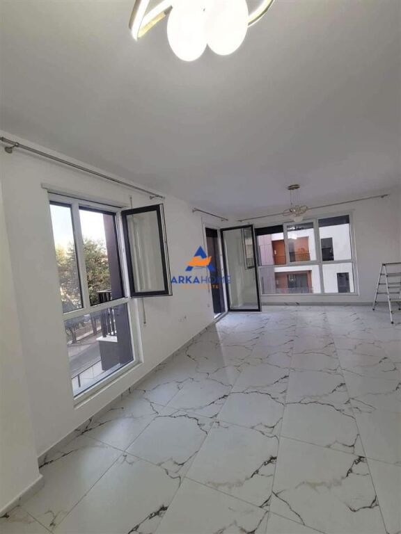 LOCALE IN AFFITTO 100M2 "VICINO AL TRIBUNALE DI PRIMO GRADO E ALL'OSPEDALE MILITARE" 800 EURO