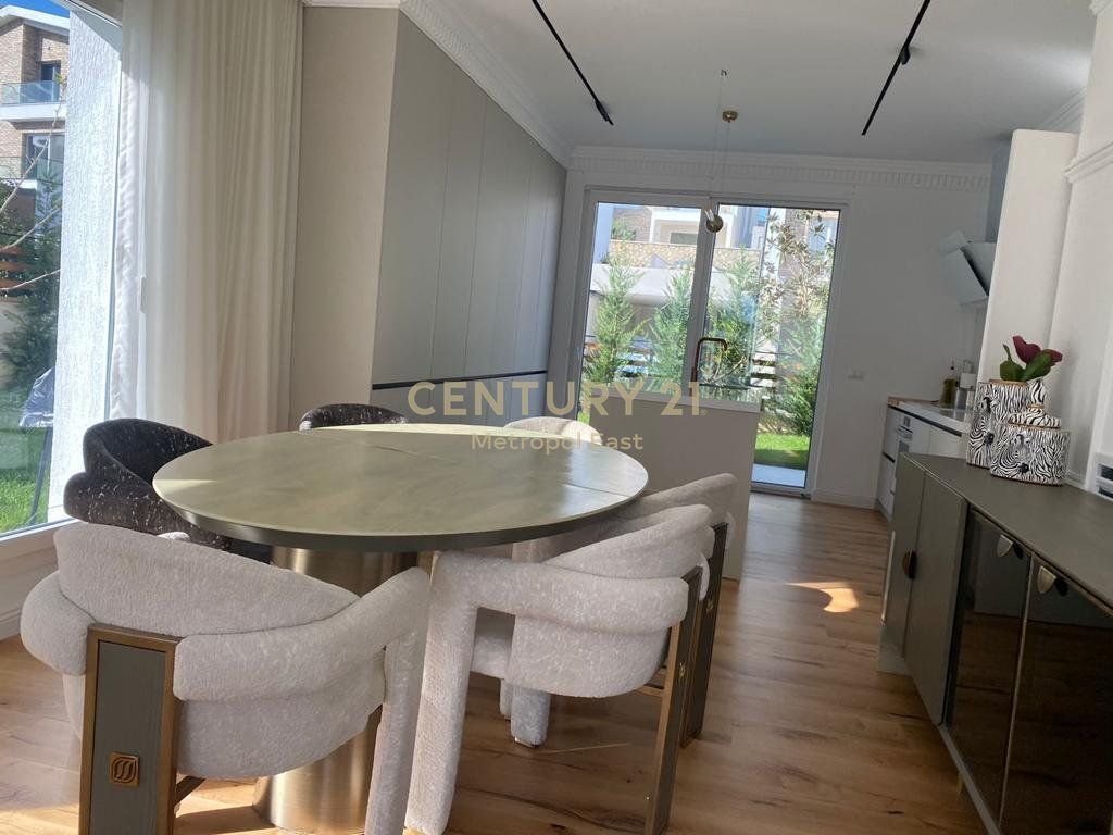 VILLA DI LUSSO IN AFFITTO CON PISCINA, IN UNA ZONA RESIDENZIALE VICINO A TEG 5.000 € /Mese Sup. Totale  500m2