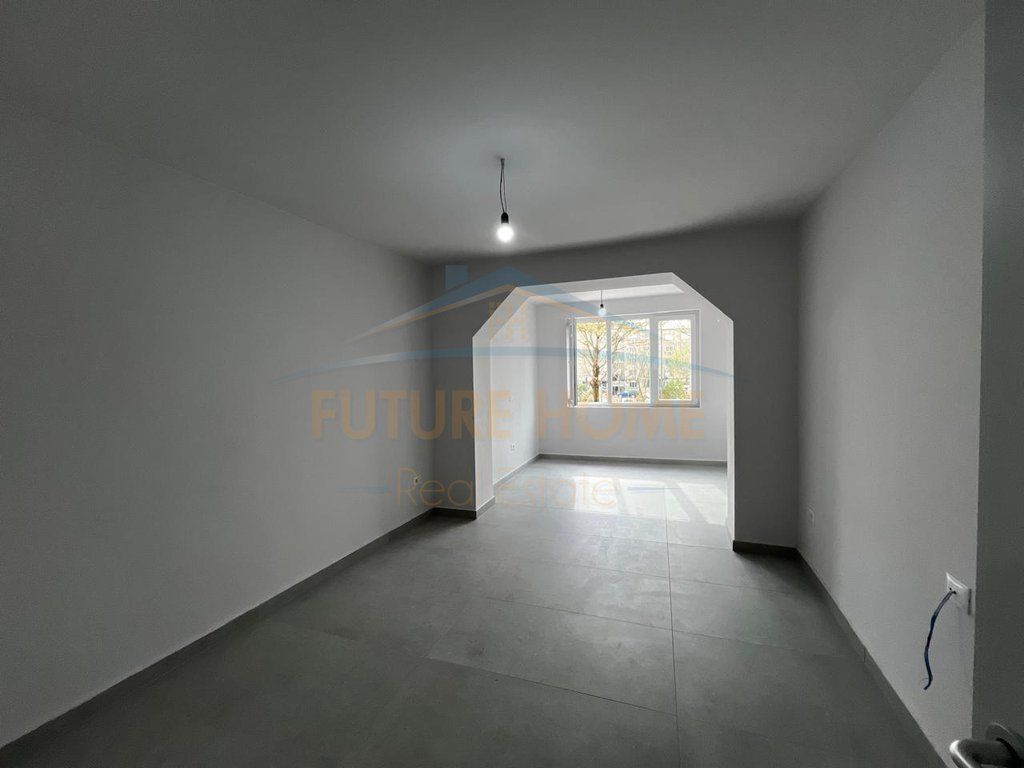 Qera, Ambient Biznesi, Tek Materniteti i Ri, Bulevardi Zhan Dark, Tirane.