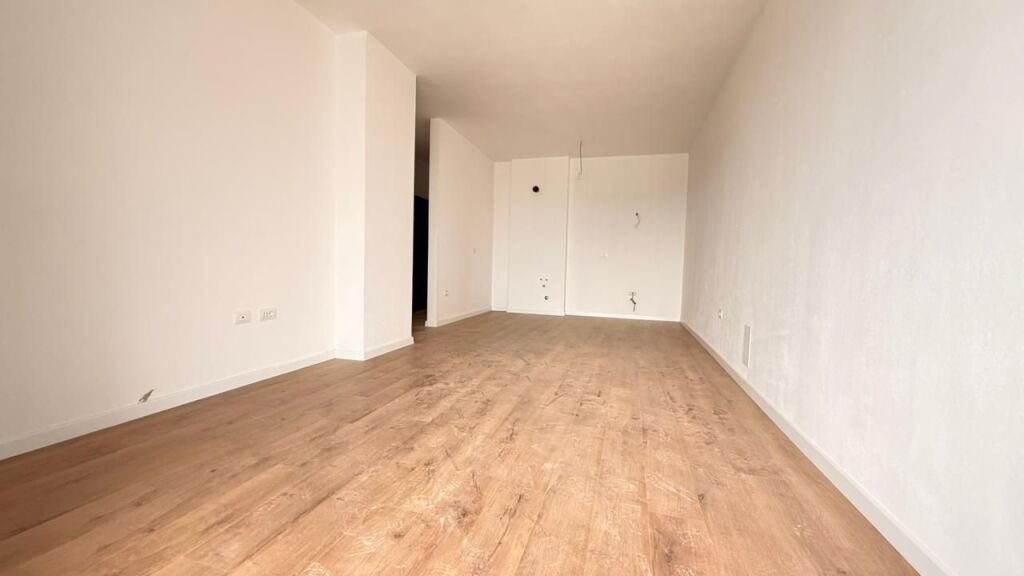Apartament 2+1+post parkimi per shitje tek 5 Maji ! - Pamja 2