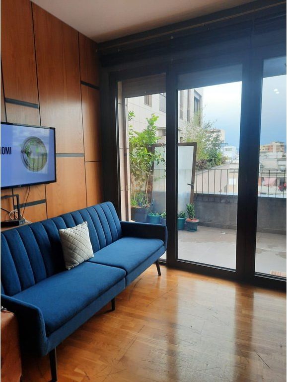 foto  🏡 Appartamento 1+1 in Affitto – VIA DELLE BARRICATE – CENTRO, TIRANA! 1.000 € /Mese 1.000 € /Mese Sup. Totale  90m2