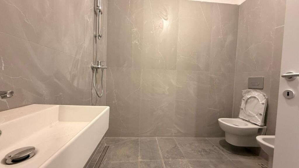 Apartament 2+1+post parkimi per shitje tek 5 Maji ! - Pamja 6