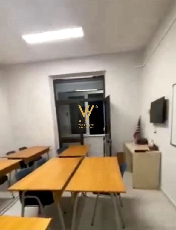 UFFICIO 100 M2 IN AFFITTO IN VIA SAMI FRASHERI, BLOK 780 EURO