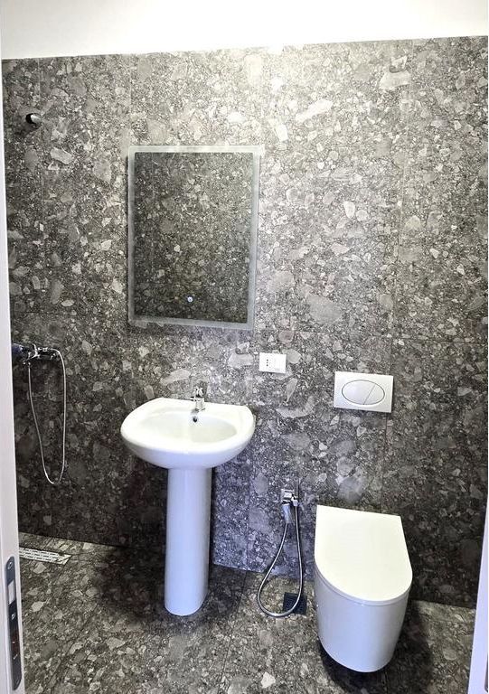Appartamento 2+1+2 Bagni, in Affitto a Don Bosco, Tirana