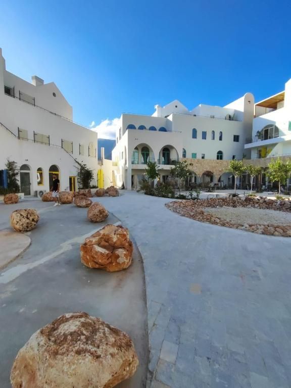 Shitet Apartament 1+1 170 000 Euro Drimadhes