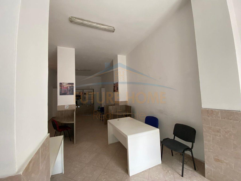 Affitto, Locale Commerciale, Ex Esposizione,