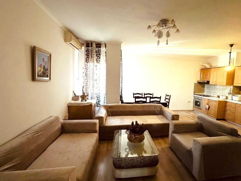 Appartamento 2+1 In Affitto A Porcelan, Tirana Dietro U.E.T 500 € /Mese