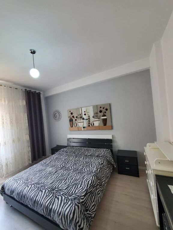 Qera, Apartament 1+1 , Fresk, Tiranë
