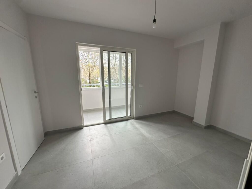 Jepet per Zyra , Apartament 4+1, Perball Maternitetit te ri