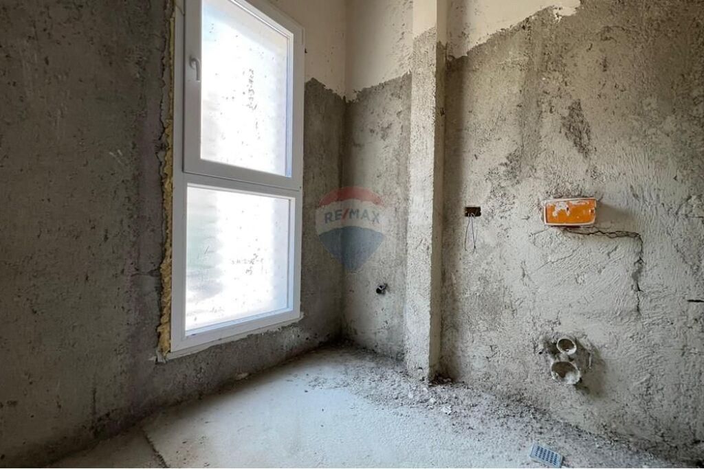 🏡 Apartament 1+1 për Shitje – Lungomare, Vlorë