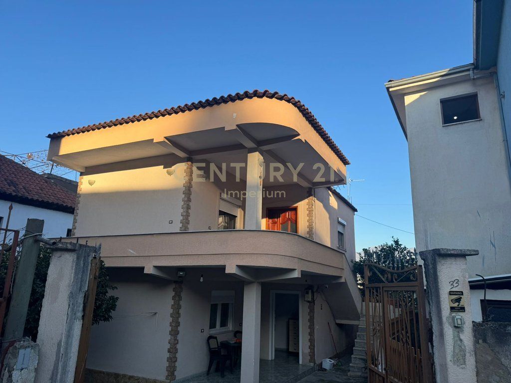 EKSKLUZIVE , Vilë 2-katëshe për shitje – Mundësi ideale banimi dhe investimi