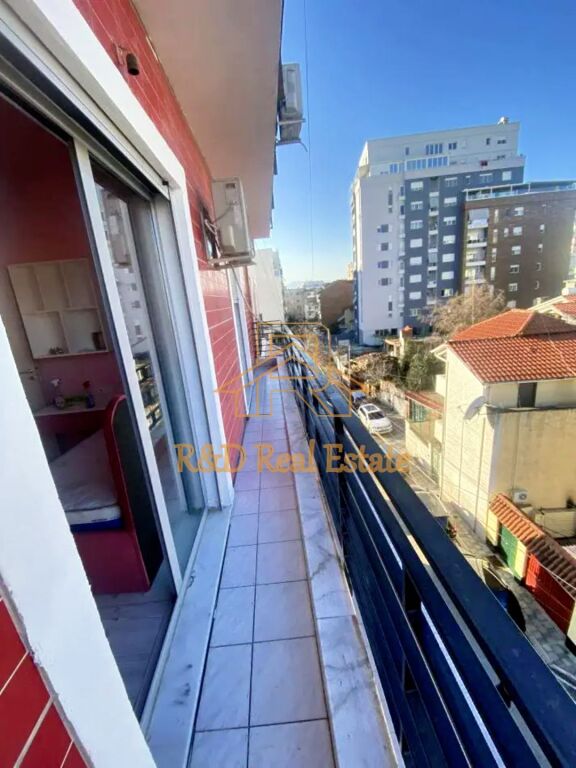 🏡 Appartamento 2+1 in affitto – Pazari i Ri, Tirana