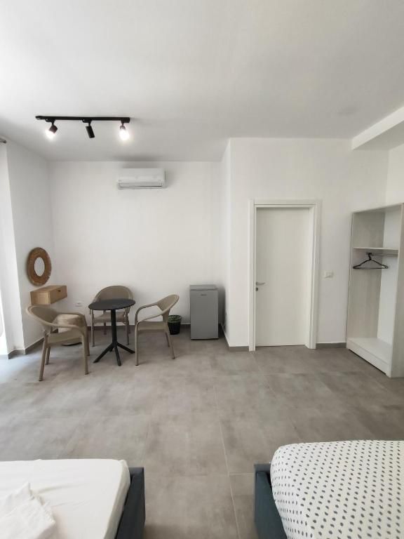 Shitet Apartament 1+1 170 000 Euro Drimadhes