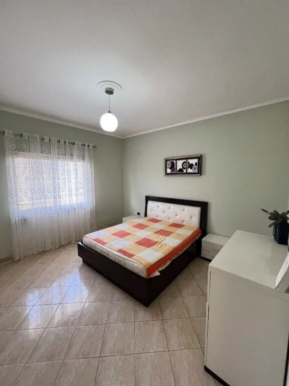 Yzberisht, affittasi ingresso 2+1