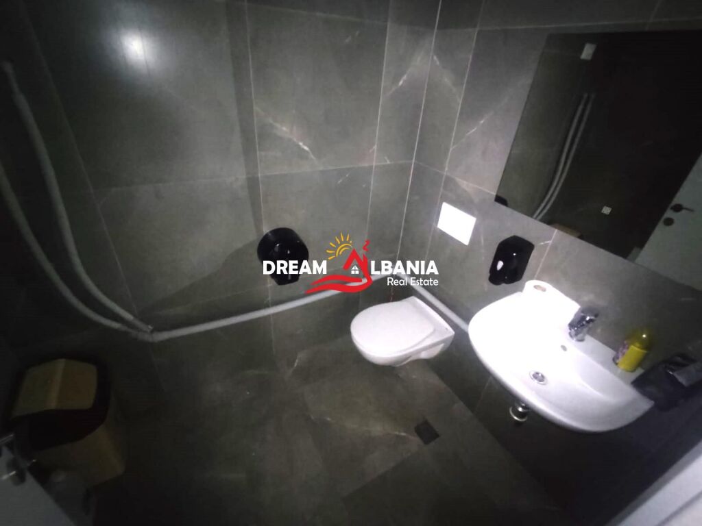 Ambient Biznesi me Qera pranë Kompleksit Arlis (ID 42611411)