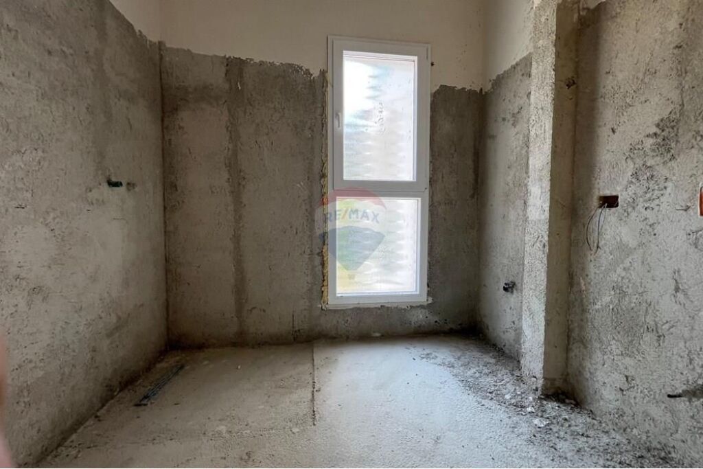 🏡 Apartament 1+1 për Shitje – Lungomare, Vlorë
