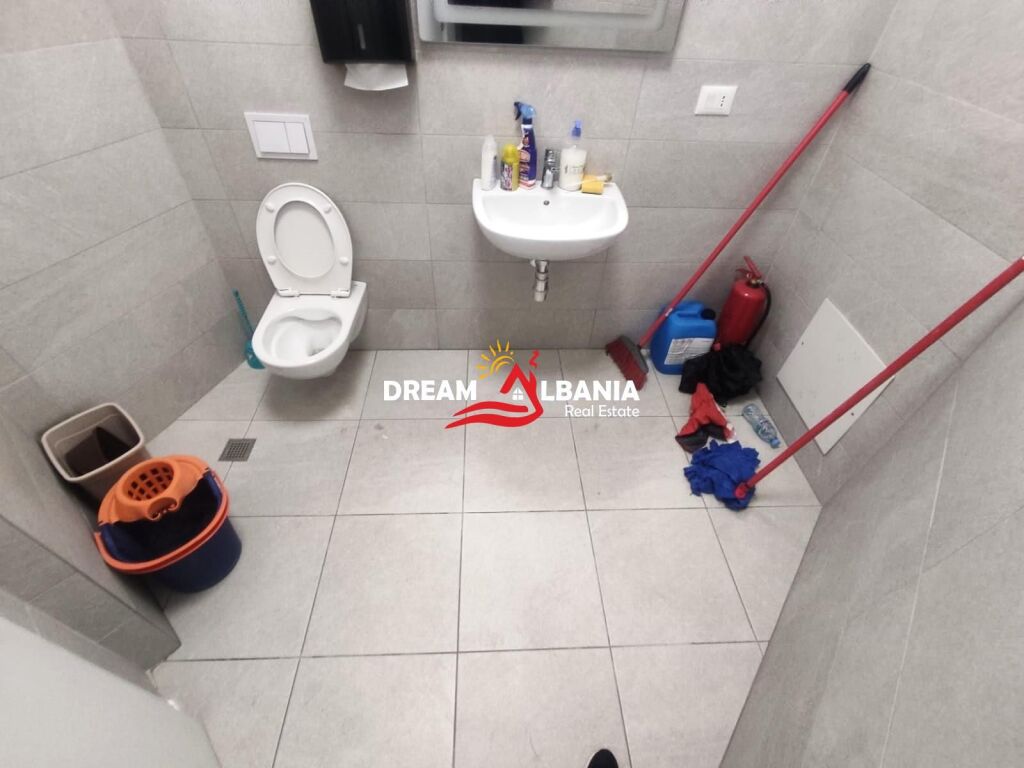 Ambient Biznesi me Qera pranë Kompleksit Arlis (ID 42611411)