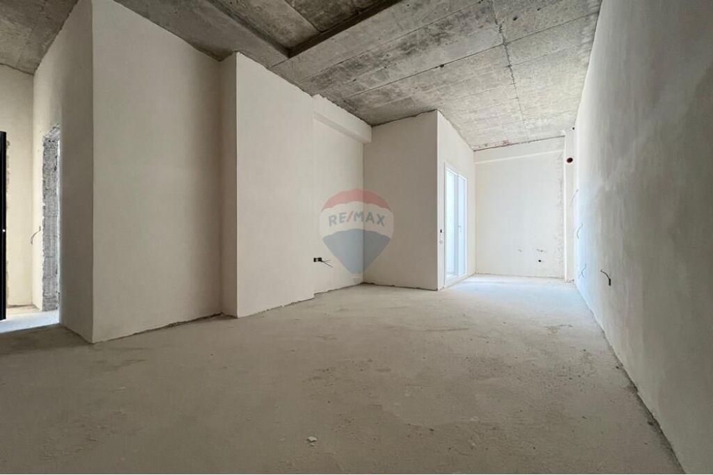 🏡 Apartament 1+1 për Shitje – Lungomare, Vlorë
