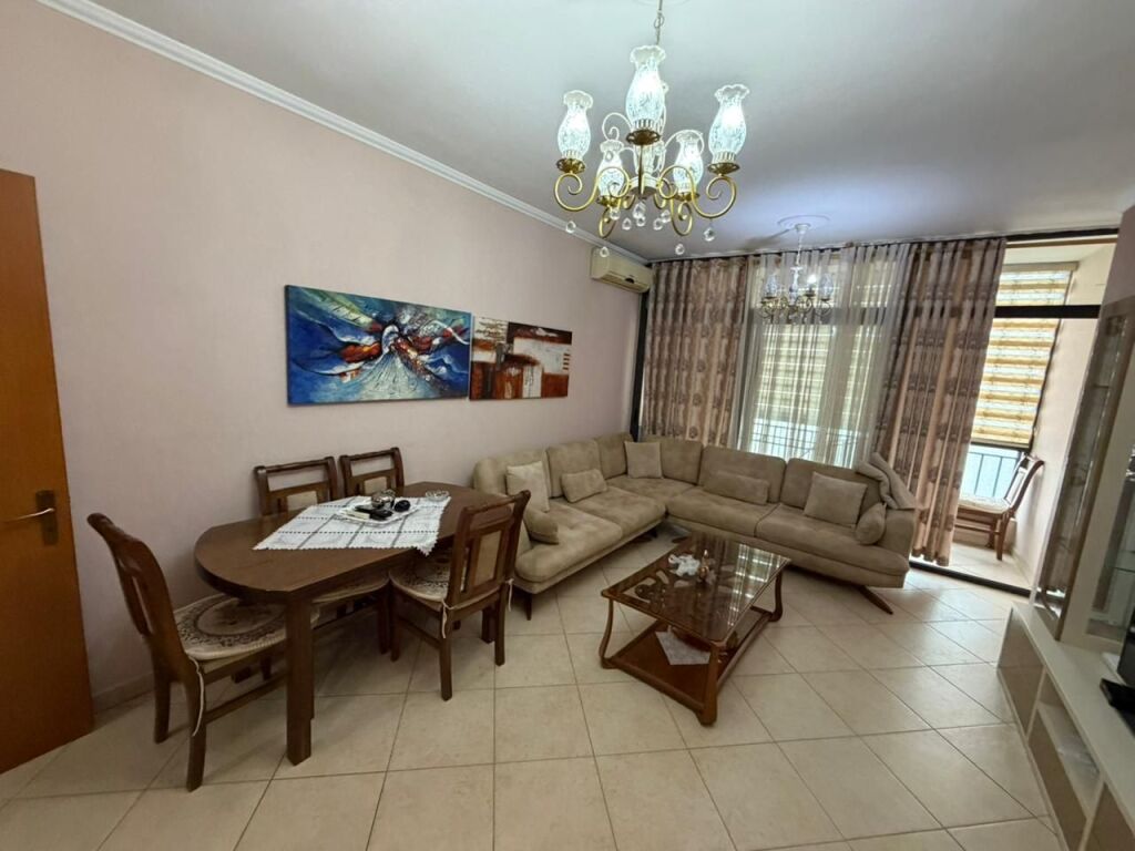 🏡 JEPET ME QERA 2+1 – 📍  Yzberisht (pranë Big Market)💶 Çmimi: 450 € / muaj  