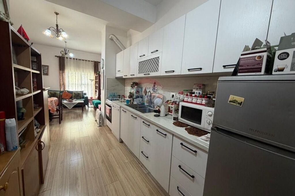 Shitet Apartament 2+1 tek Kompleksi Mangalem