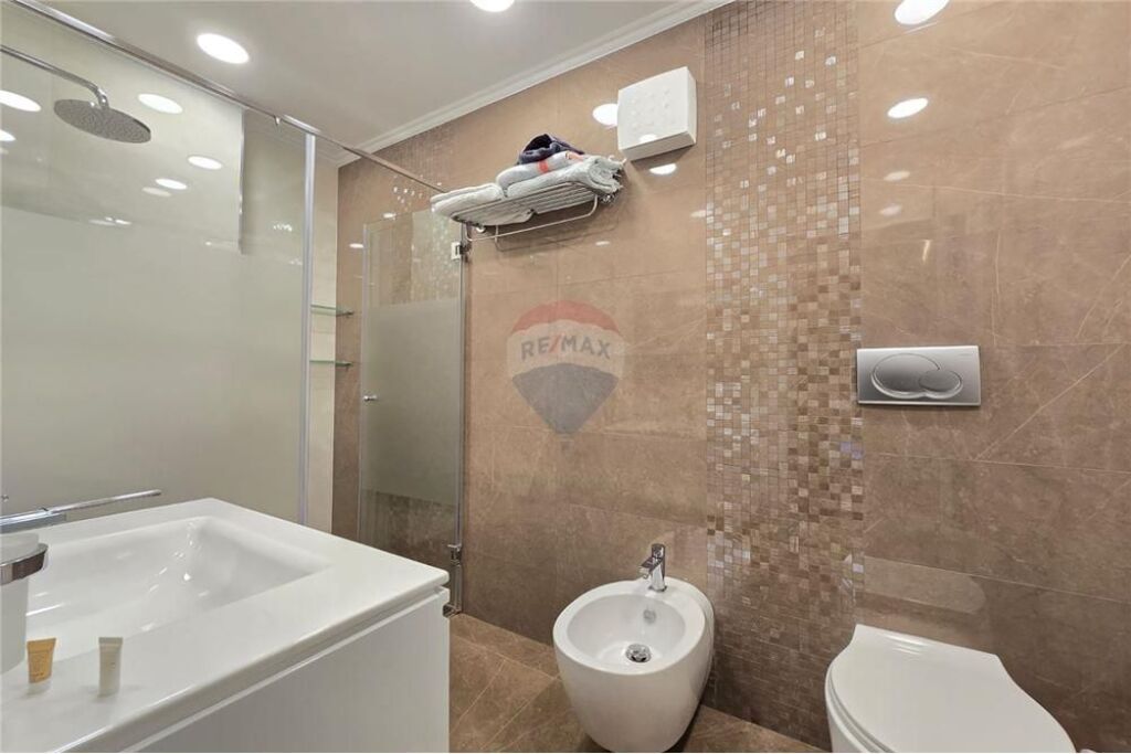 Apartment - For Rent - 9 Floors, Tirana