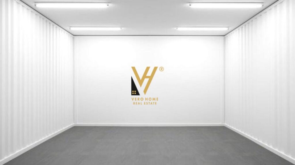 SHOP FOR RENT 25 M2 AT KOMUNA PARISIT 40,000 LEKE