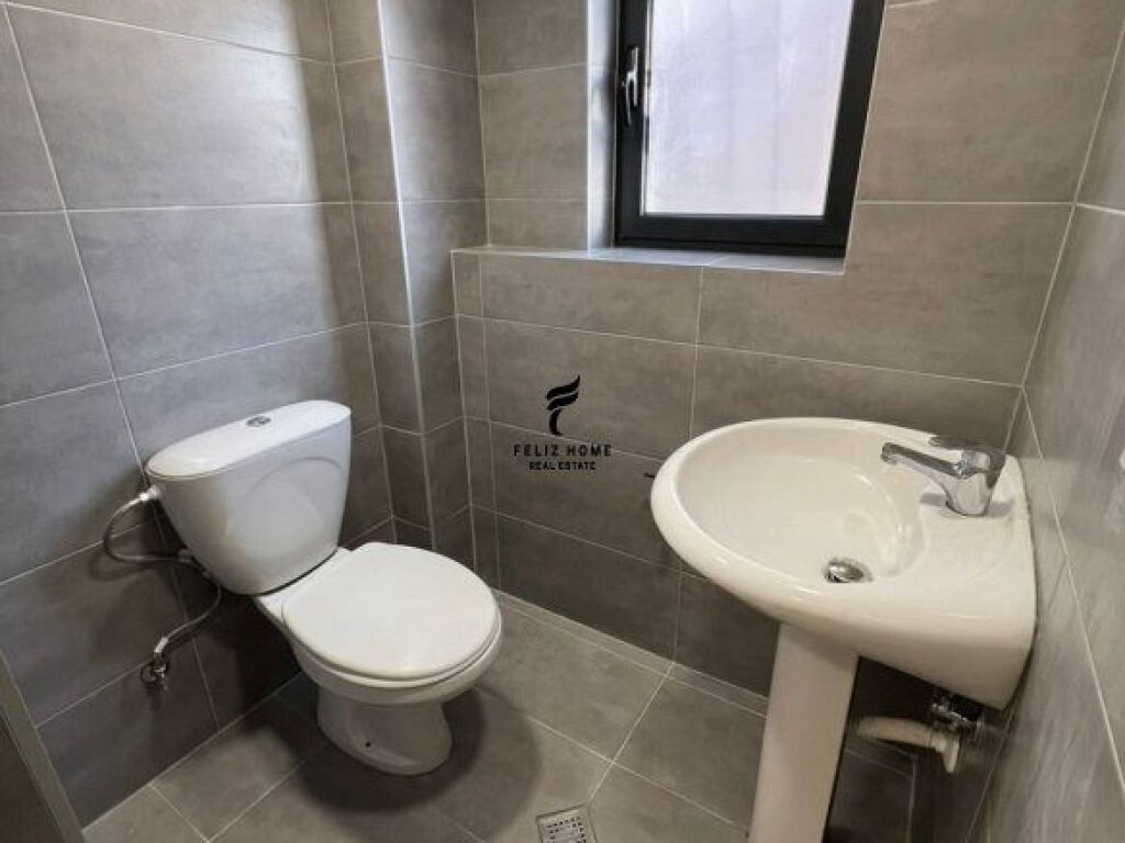 DYQAN ME QERA 67 M2 STADIUMI DINAMO 2.500 EURO FH-64601