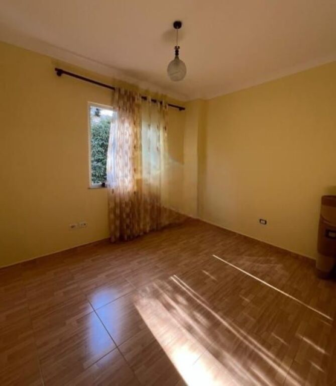 Apartament 2+1, për Shitje ne zonën e Freskut