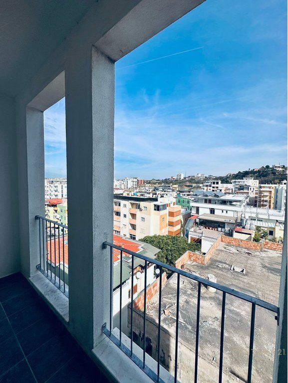 Apartament 2 + 1 për shitje tek Shkëmbi i Kavajës