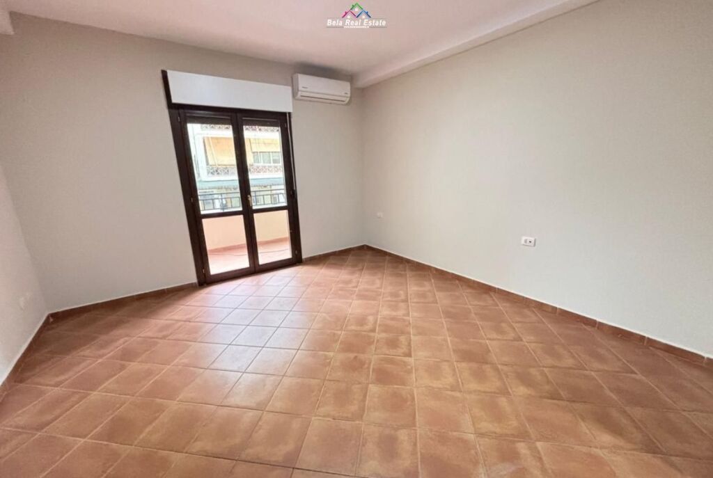 Zyre Me Qera tek Komuna e Parisit ( ID BZ2869) Tirane