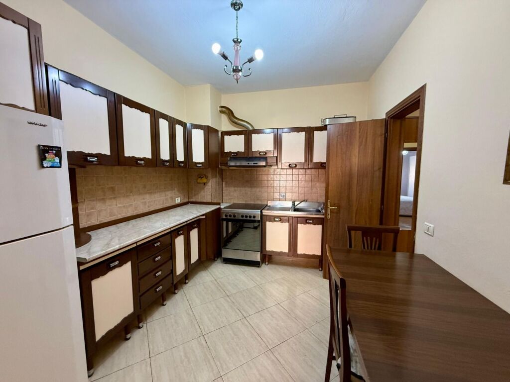 Apartament 1+1 me qera Komuna e Parisit