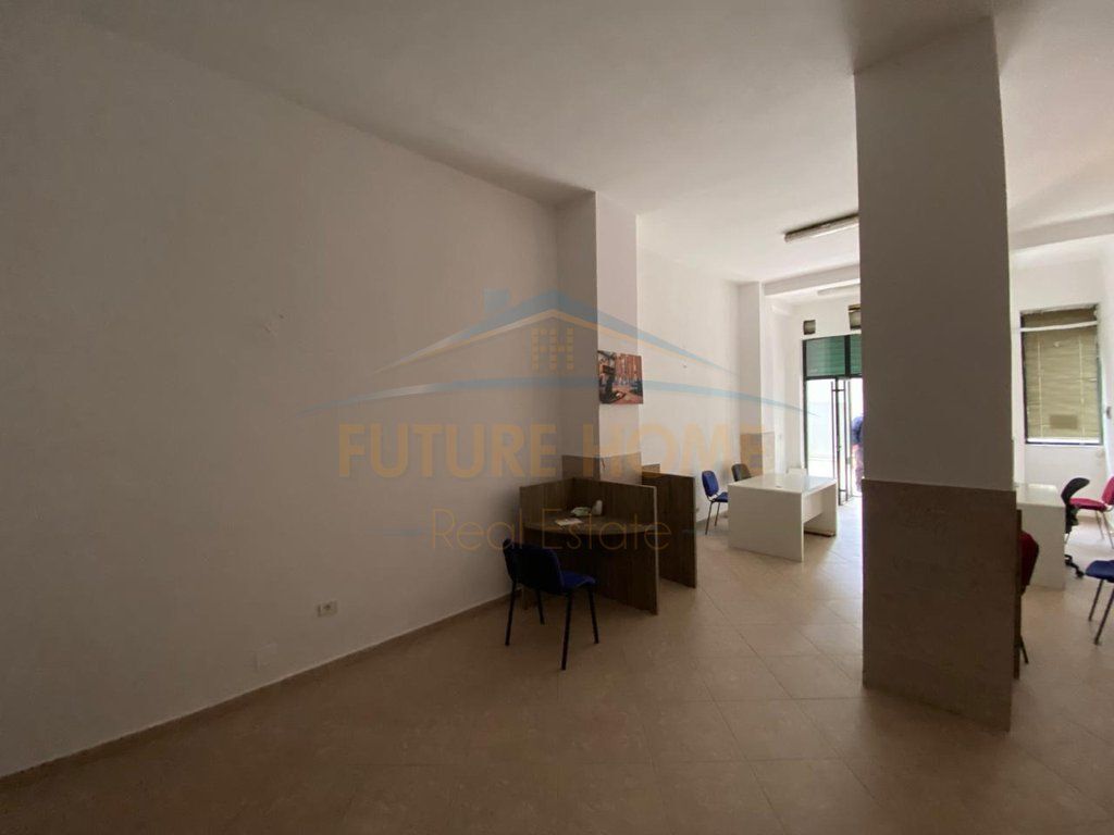 Affitto, Locale Commerciale, Ex Esposizione,