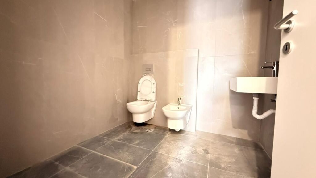Apartament 2+1+post parkimi per shitje tek 5 Maji ! - Më shumë