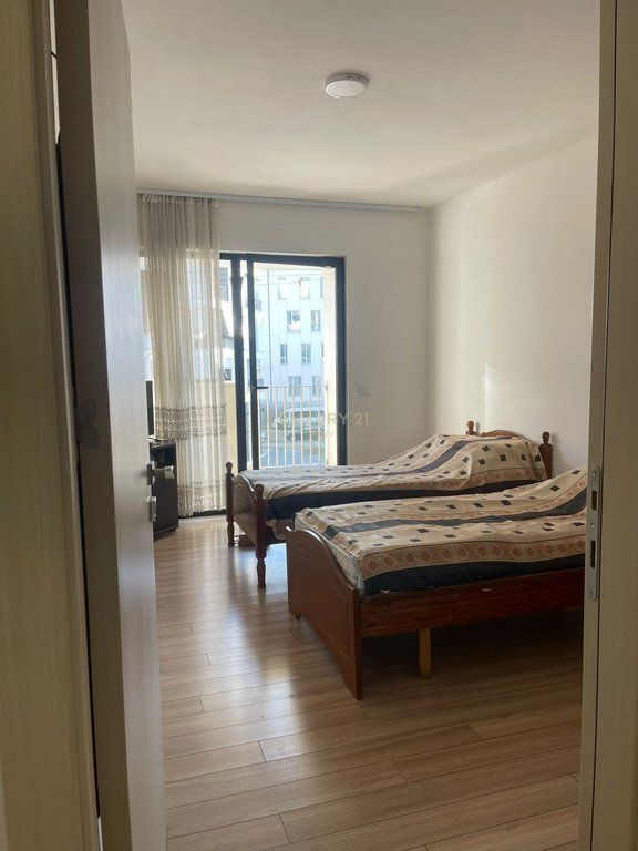 Shitet apartament 3+1+2 tek 5 Maji 205,000 € Sip. Totale  149m2