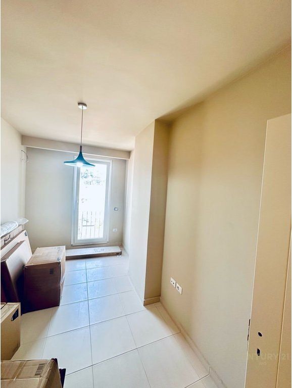 Apartament 2 + 1 për shitje tek Shkëmbi i Kavajës