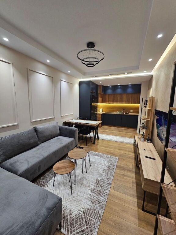 Shitet apartament lluksoz 1+1 te Liqeni i Thate