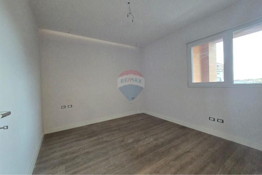 Apartament 2+1 per shitje , Shkolla e Kuqe
