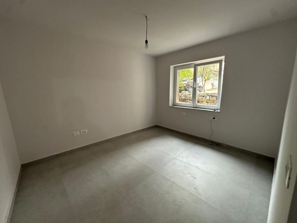 Jepet per Zyra , Apartament 4+1, Perball Maternitetit te ri