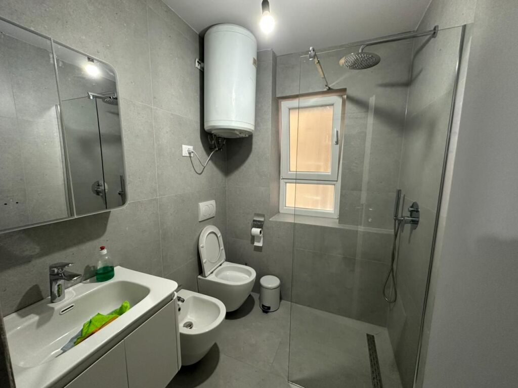 Jepet per Zyra , Apartament 4+1, Perball Maternitetit te ri